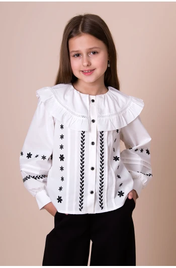 Блуза с вышивкой